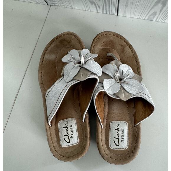 Clarks Artisan White Leather Floral Wedge Thong Sandals Women's 7M - Picture 6 of 9